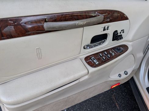 Used 2000 Lincoln Town Car Cartier RWD image 13