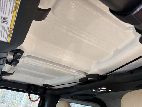 Used 2021 Jeep Wrangler Sport S image 28