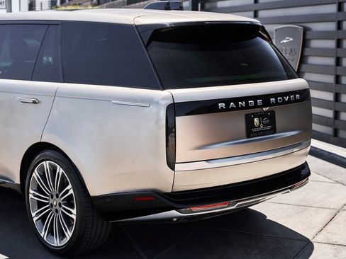 Used 2024 Land Rover Range Rover Long Wheelbase Autobiography AWD/4WD image 10
