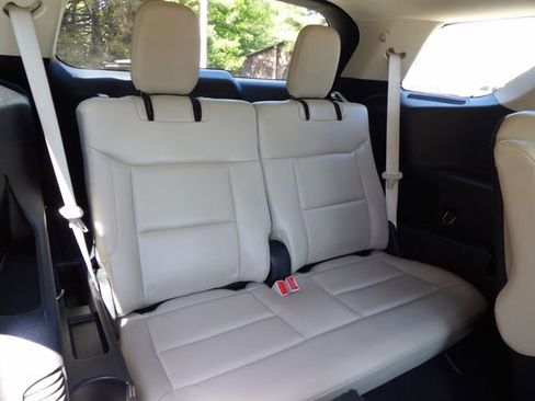 Used 2020 Ford Explorer XLT w/ Equipment Group 202A AWD/4WD image 11