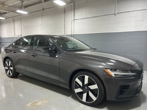 Used 2025 Volvo S60 T8 Plus image 4