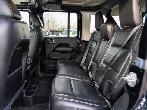 Used 2019 Jeep Wrangler Unlimited Sahara w/ Uconnect 4C Nav & Sound Group image 19