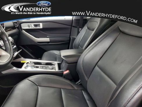 Used 2021 Ford Explorer Limited image 21