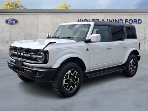 Used 2025 Ford Bronco Outer Banks AWD/4WD image 3