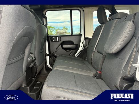 Used 2024 Jeep Wrangler Unlimited AWD/4WD image 16