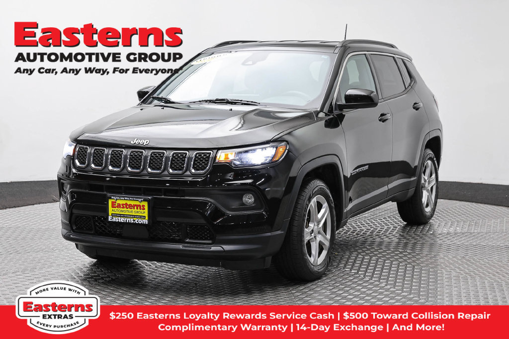 Used 2024 Jeep Compass Latitude AWD/4WD image 1