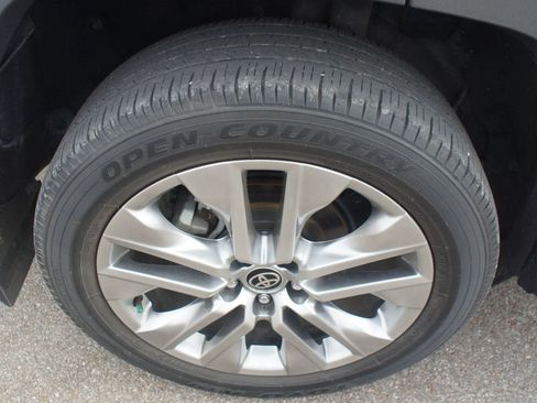 Used 2024 Toyota RAV4 XLE Premium FWD image 25