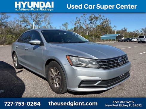 Used 2018 Volkswagen Passat 2.0T S image 4