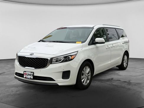 Used 2018 Kia Sedona LX w/ LX Essentials Premium Package FWD image 4