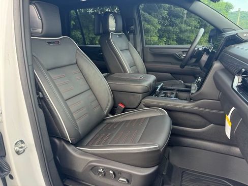 New 2026 GMC Yukon AT4 Ultimate w/ LPO, Floor Liner Package AWD/4WD image 30