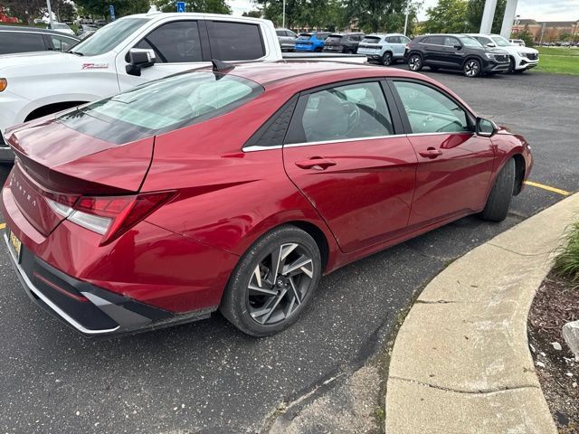 Used 2024 Hyundai Elantra SEL FWD image 3