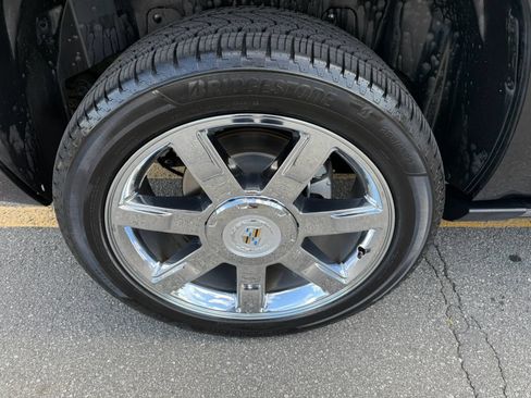Used 2011 Cadillac Escalade Premium RWD image 50