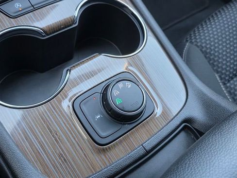 Certified 2023 GMC Acadia SLE image 31