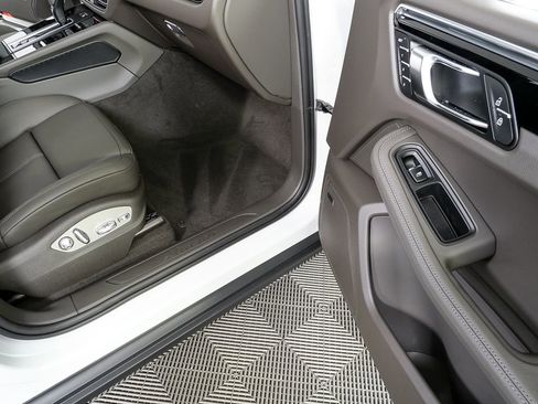 New 2026 Porsche Macan image 26