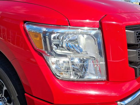 Used 2020 Nissan Titan SV w/ SV Convenience Package image 11