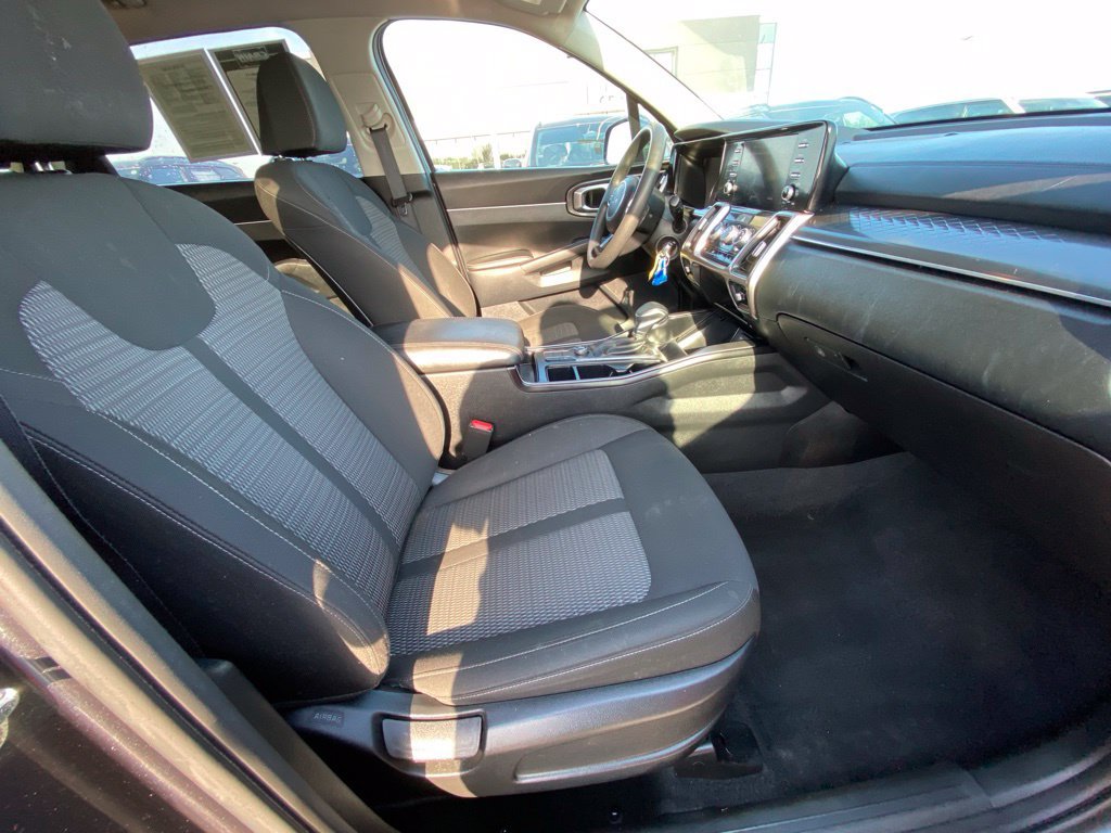 Certified 2023 Kia Sorento LX FWD image 26