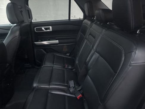 Used 2022 Ford Explorer XLT w/ Equipment Group 202A image 22