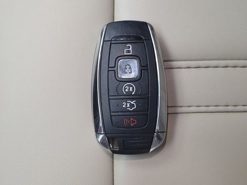 Used 2020 Lincoln MKZ image 32