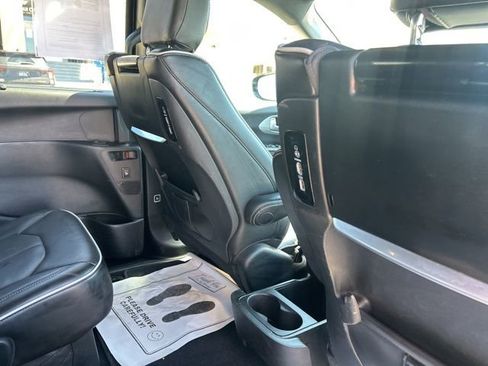 Used 2018 Chrysler Pacifica Limited w/ Advanced Safetytec Group FWD image 22