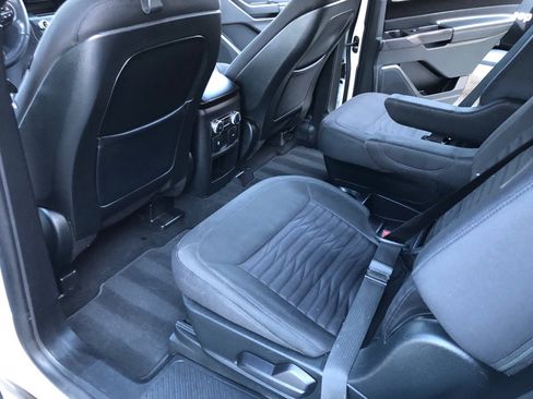 Used 2020 Ford Explorer XLT RWD image 34