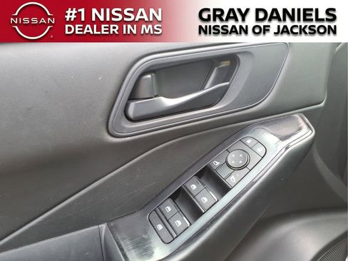 Used 2024 Nissan Rogue S FWD image 11