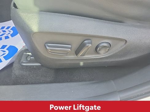 Used 2024 Toyota Highlander XLE image 24