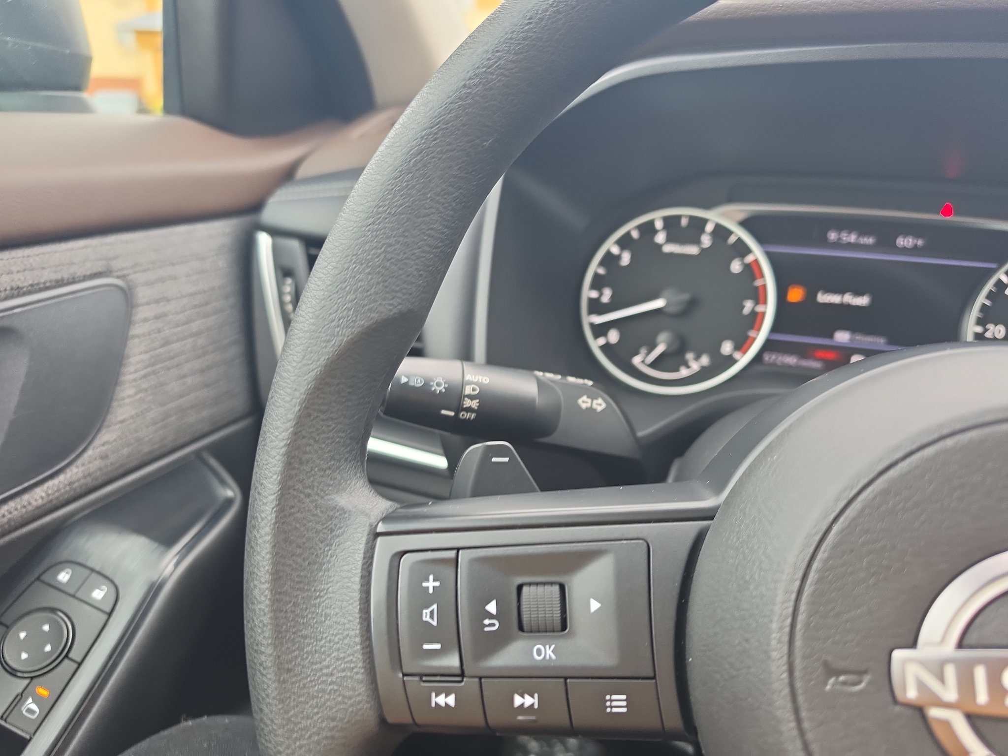 Used 2023 Nissan Rogue S FWD image 23
