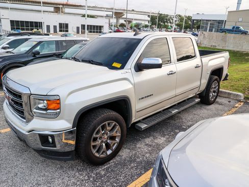 Used 2015 GMC Sierra 1500 SLT w/ SLT Crew Cab Value Package AWD/4WD image 3