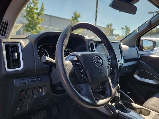 Used 2025 Nissan Frontier SV w/ SV Convenience Package RWD image 17
