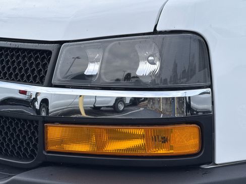 Used 2024 Chevrolet Express 2500 w/ Driver Convenience Package image 6