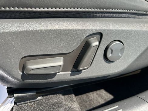 Certified 2025 Kia Niro EX FWD image 19