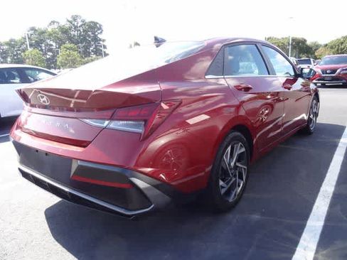 Used 2025 Hyundai Elantra SEL FWD image 6