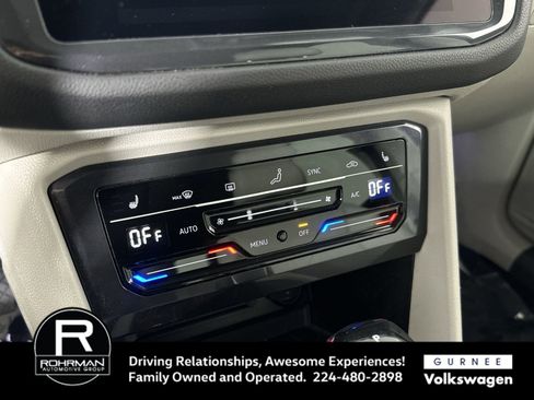 Used 2022 Volkswagen Tiguan SE image 9