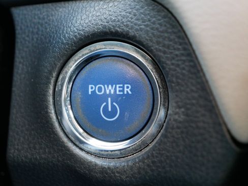 Used 2022 Toyota RAV4 XLE w/ Convenience Package image 29