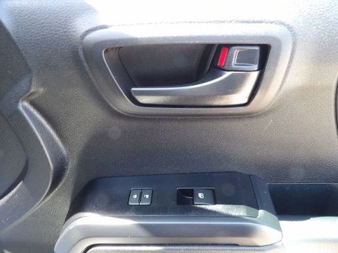 Used 2022 Toyota Tacoma SR RWD image 34