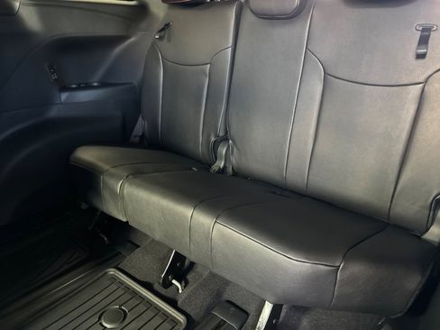 Certified 2025 Toyota Sienna XSE image 21