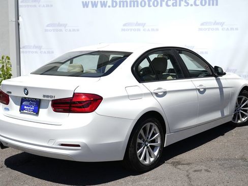 Used 2018 BMW 320i xDrive Sedan AWD/4WD image 3