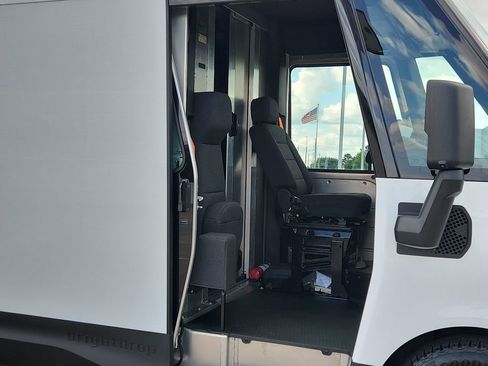 Used 2024 Chevrolet Brightdrop 400 w/ Commercial Equipment Package AWD/4WD image 37