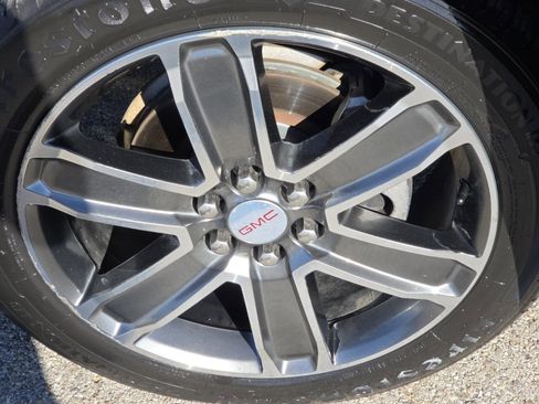 Used 2018 GMC Acadia Denali w/ Technology Package image 9