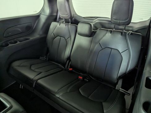 New 2026 Chrysler Pacifica Select image 17