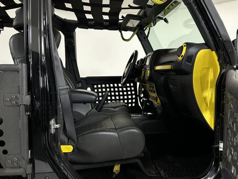 Used 2012 Jeep Wrangler Unlimited Sahara w/ Connectivity Group image 38