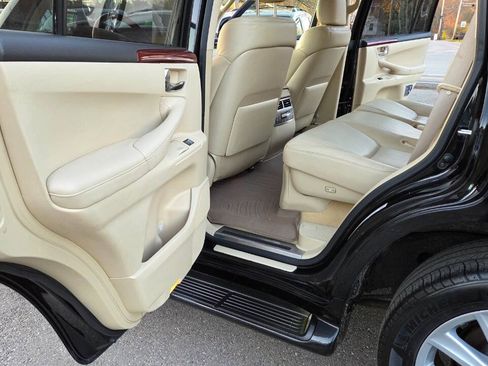 Used 2011 Lexus LX 570 4WD image 29