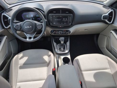Used 2025 Kia Soul LX w/ LX Technology Package FWD image 30
