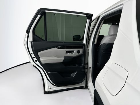 Used 2025 Honda Pilot EX-L image 25