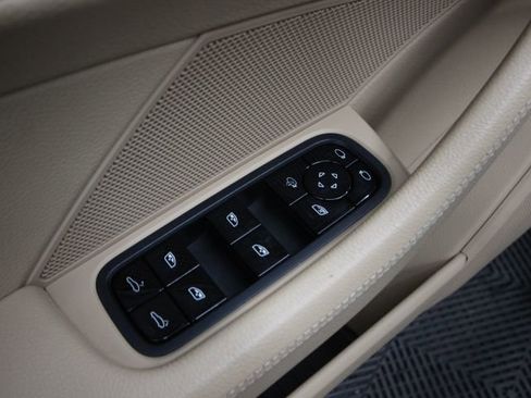 Used 2018 Porsche Panamera 4S image 13