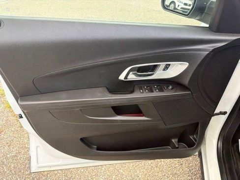 Used 2017 Chevrolet Equinox LS FWD image 11
