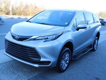 Used 2025 Toyota Sienna LE