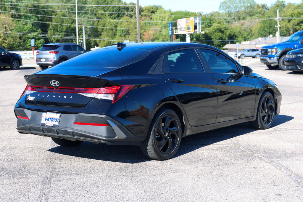 Used 2026 Hyundai Elantra Sport FWD image 3
