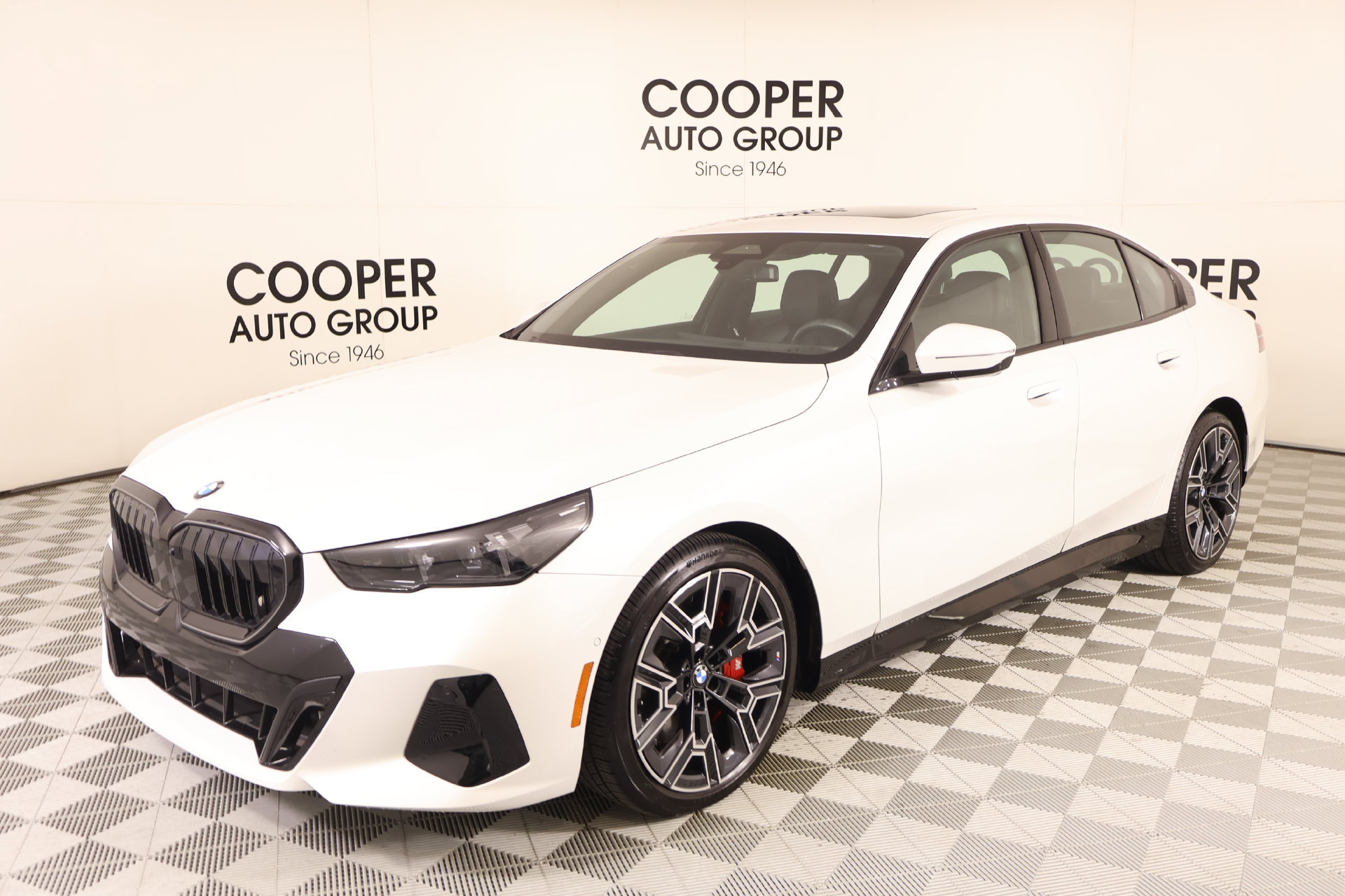Used 2026 BMW 540i xDrive w/ M Sport Package AWD/4WD image 11