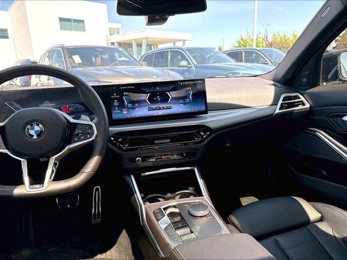 Used 2025 BMW 330i Sedan w/ M Sport Package RWD image 12